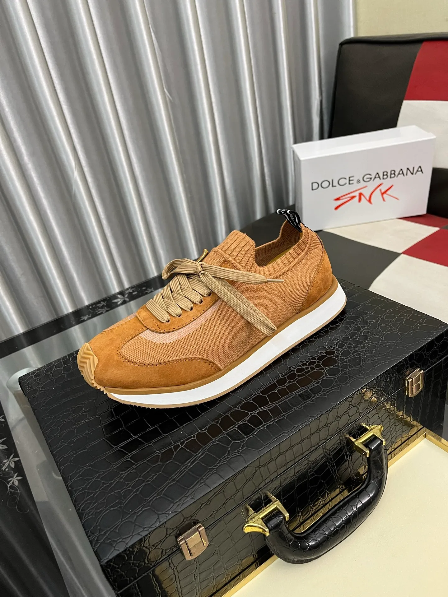 Men's Men's Shoes💰420⌚️⌚️••Dolce&Gabbana••DG✔️High-end men's sports and casual shoes. Original goods from top counters. Original imported cowhide, multi-material splicing design ➕Imported cowhide lining, cowhide feet ➕Original TPR elastic outsole. Size: 36-46🔟Colors available